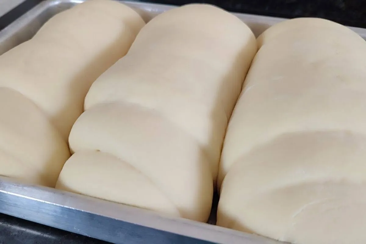 Pão colonial caseiro: cresce bastante até se você preparar n