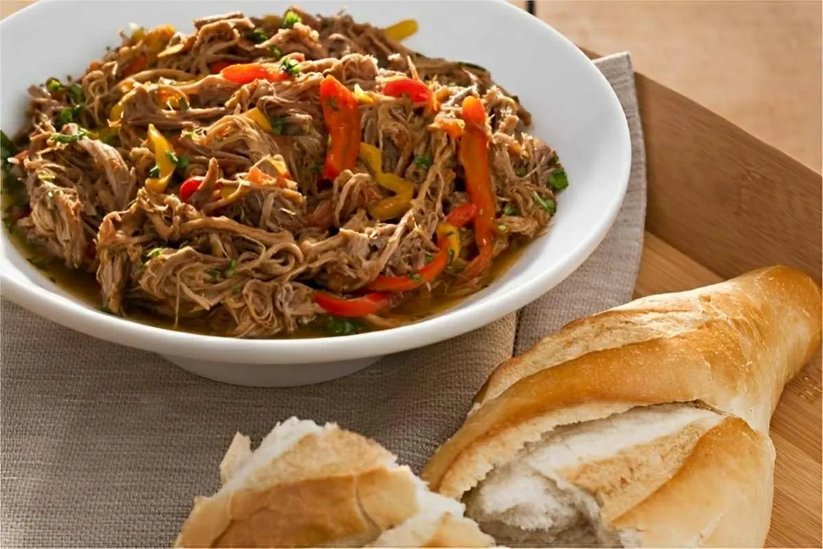 Pão com carne louca: um lanche fácil de fazer e delicioso pa