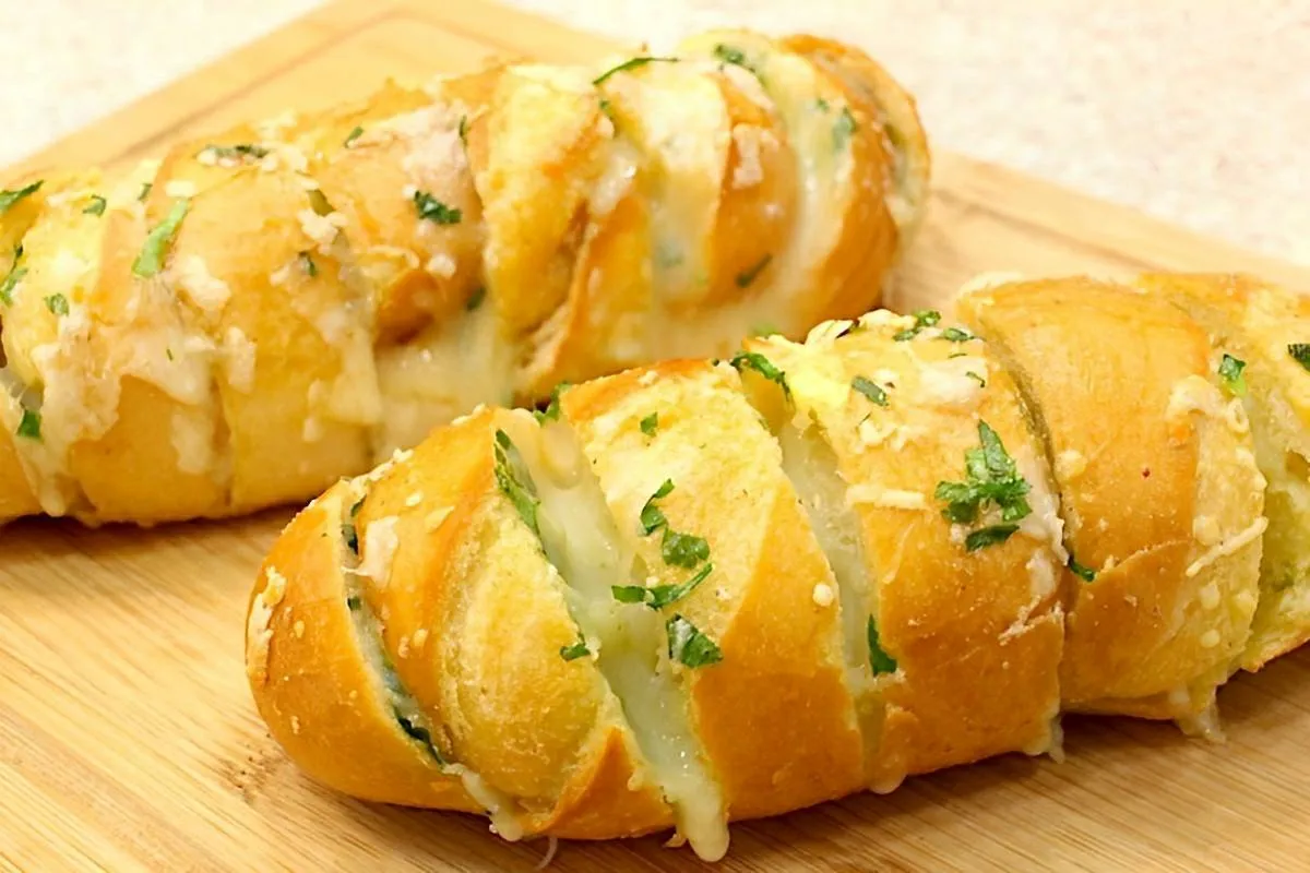Pão de alho caseiro feito com pão francês o melhor pão de al