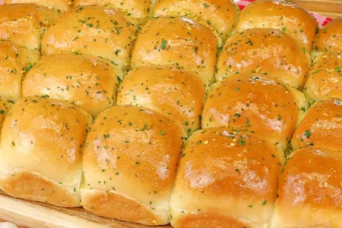 Pão de alho caseiro para o lanche que fica perfeito e muito 