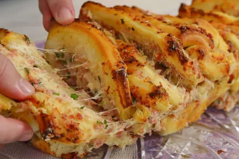 Pão de alho com linguiça: todo mundo vai adorar quando fizer