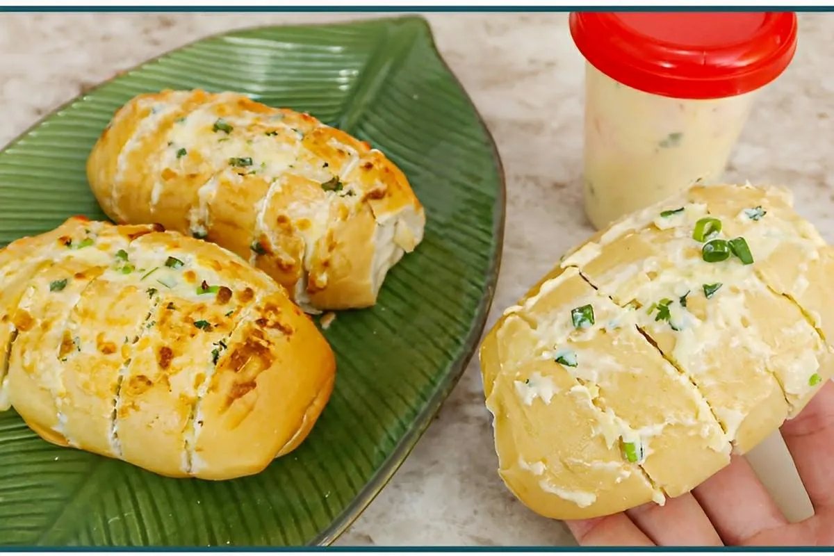 Pão de alho com pão francês e muçarela delicioso e perfeito