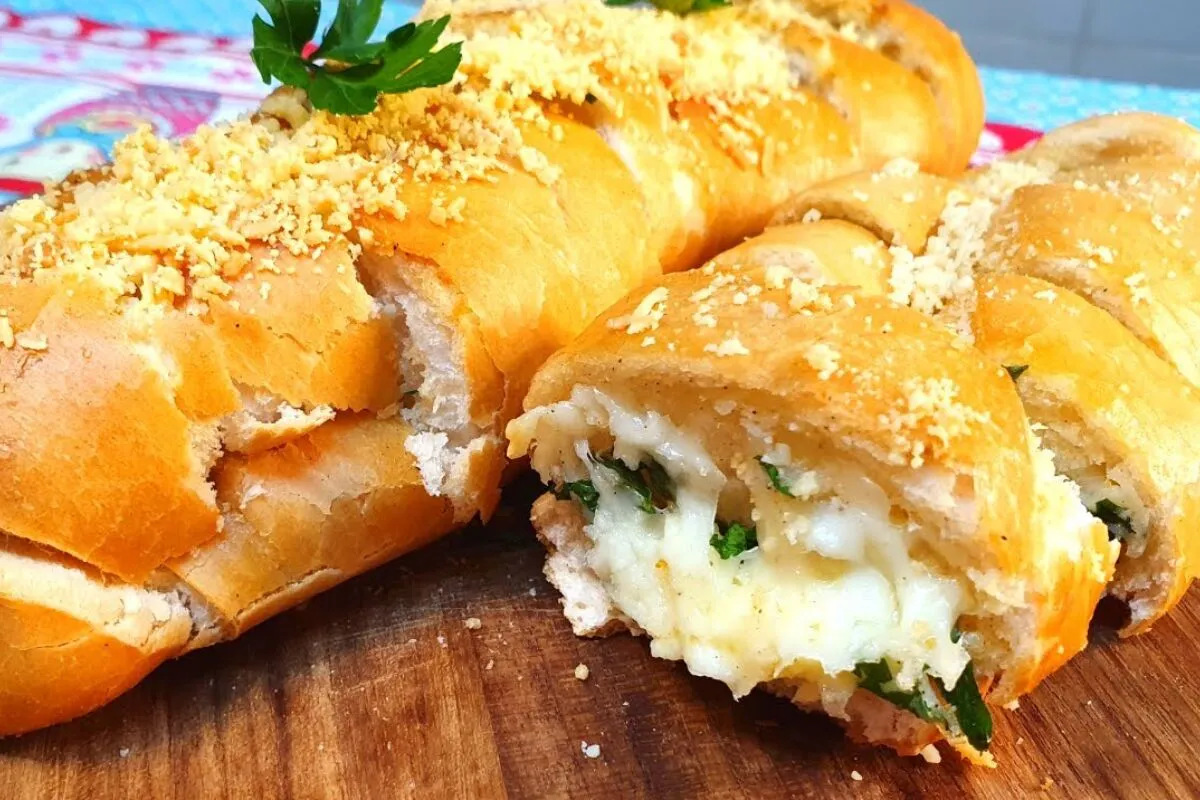 Pão de alho no forno fácil e rápido que vai deixar todo mund