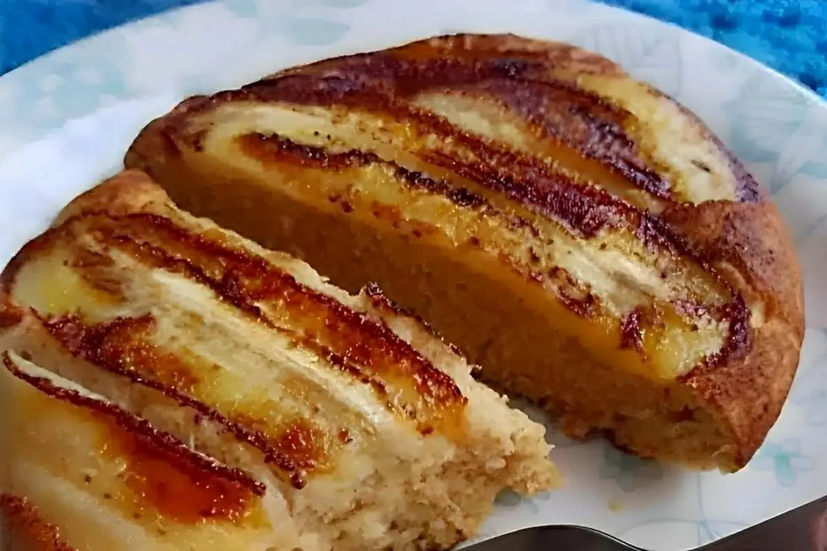 Pão de aveia com banana assado na frigideira um lanche rápid