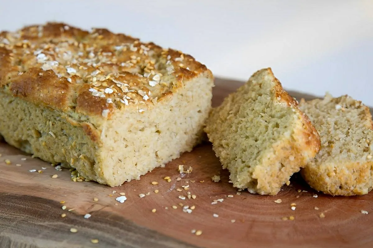Pão de aveia na forma de bolo inglês não precisa sovar e fic