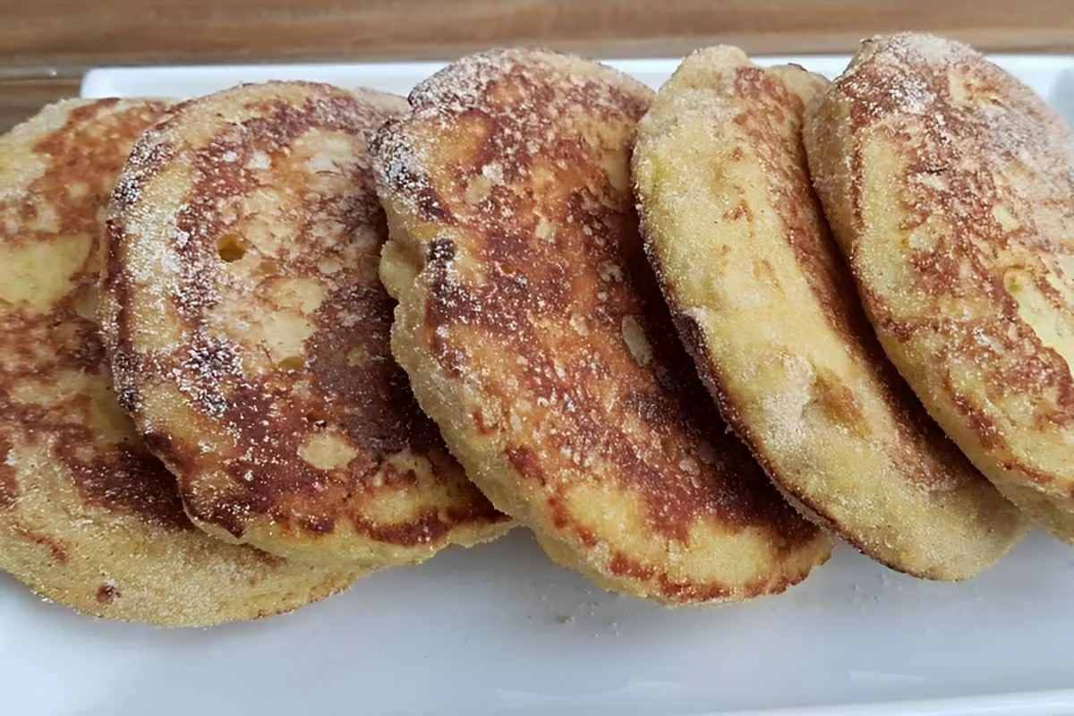 Pão de banana simples feito na frigideira é bem saudável e f