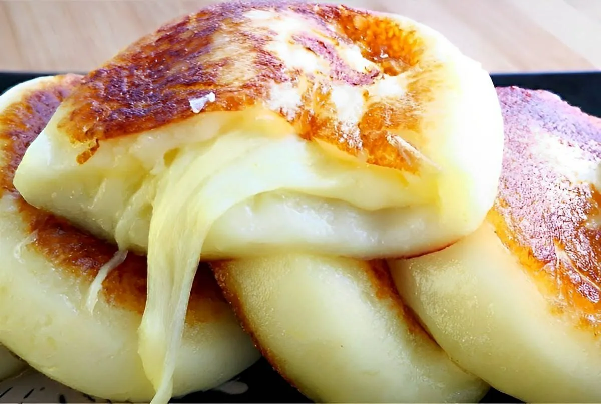 Pão de batata com 4 ingredientes feito na frigideira rechead