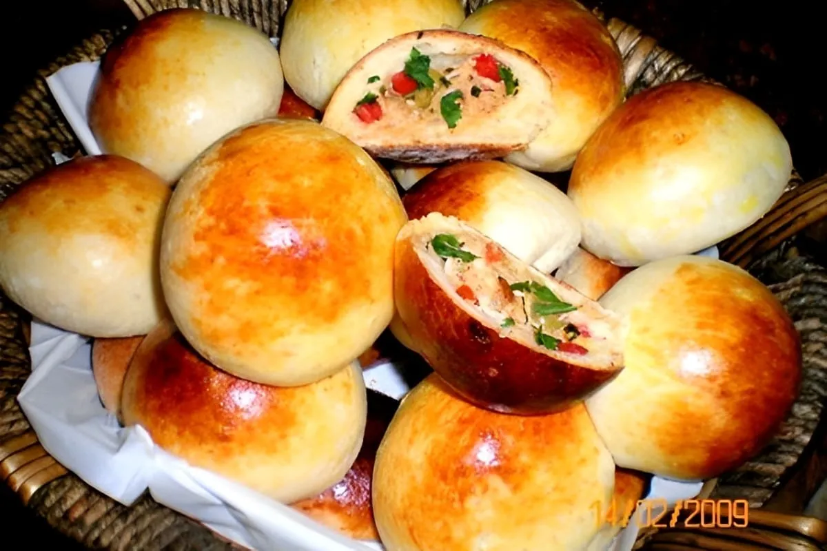 Pão de batata com frango e requeijão bem fofinho e derrete n