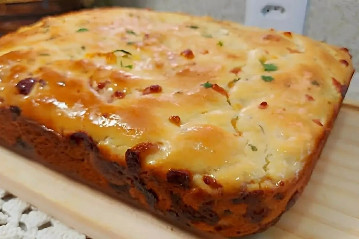 Pão de batata de forma com recheio de queijo: ele é tão leve