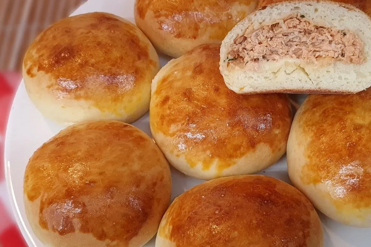 Pão de batata recheado com frango: aprenda a fazer essa delí