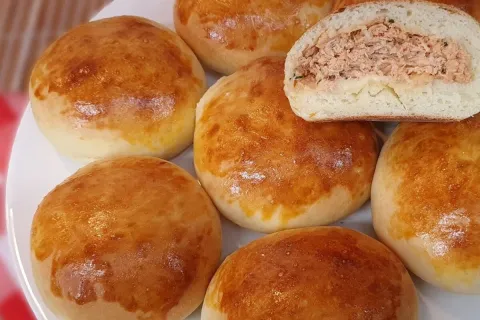 Pão de batata recheado com frango: aprenda a fazer essa delí