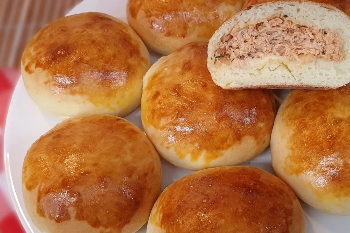Pão de batata recheado com frango super macio e delicioso pa