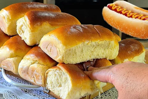 Pão de cachorro quente caseiro macio e muito saboroso para s