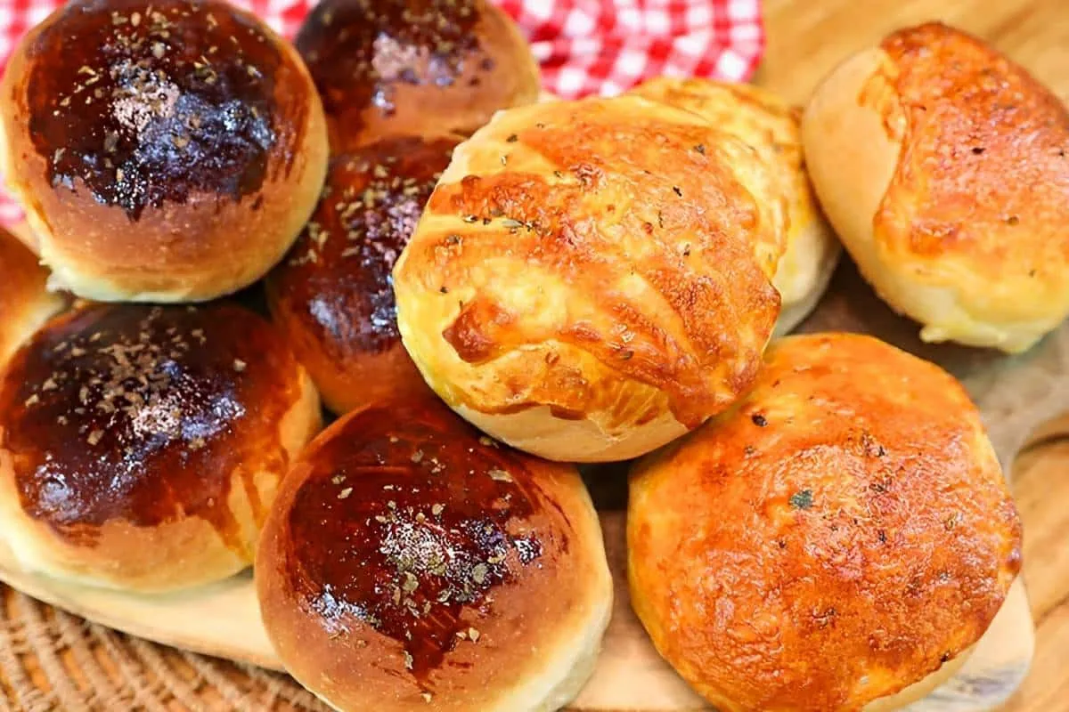 Pão de cebola de liquidificador fofinho saboroso e perfeito