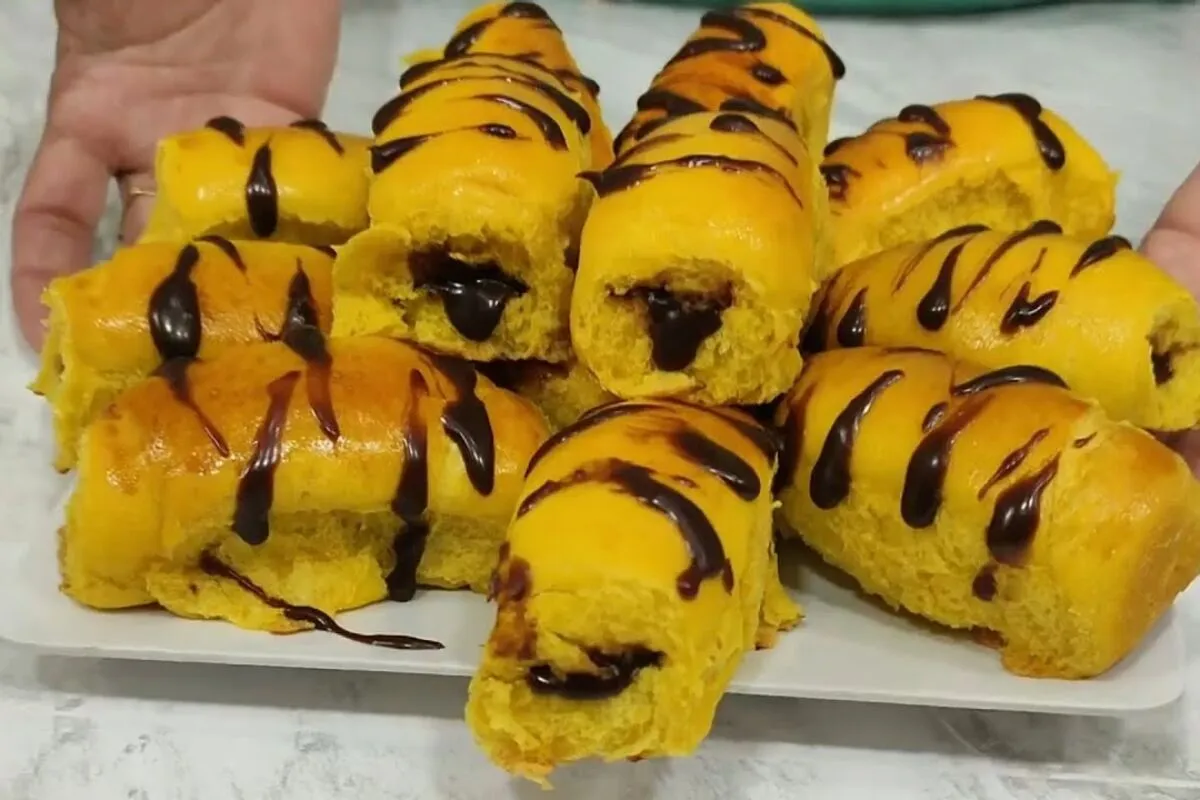 Pão de cenoura recheado com chocolate: macio, fácil e delici