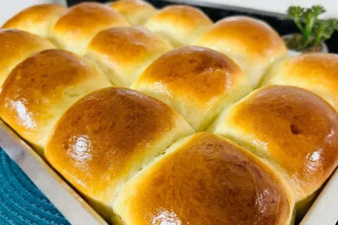 Pão de creme de leite fofinho que desmancha na boca e é fáci