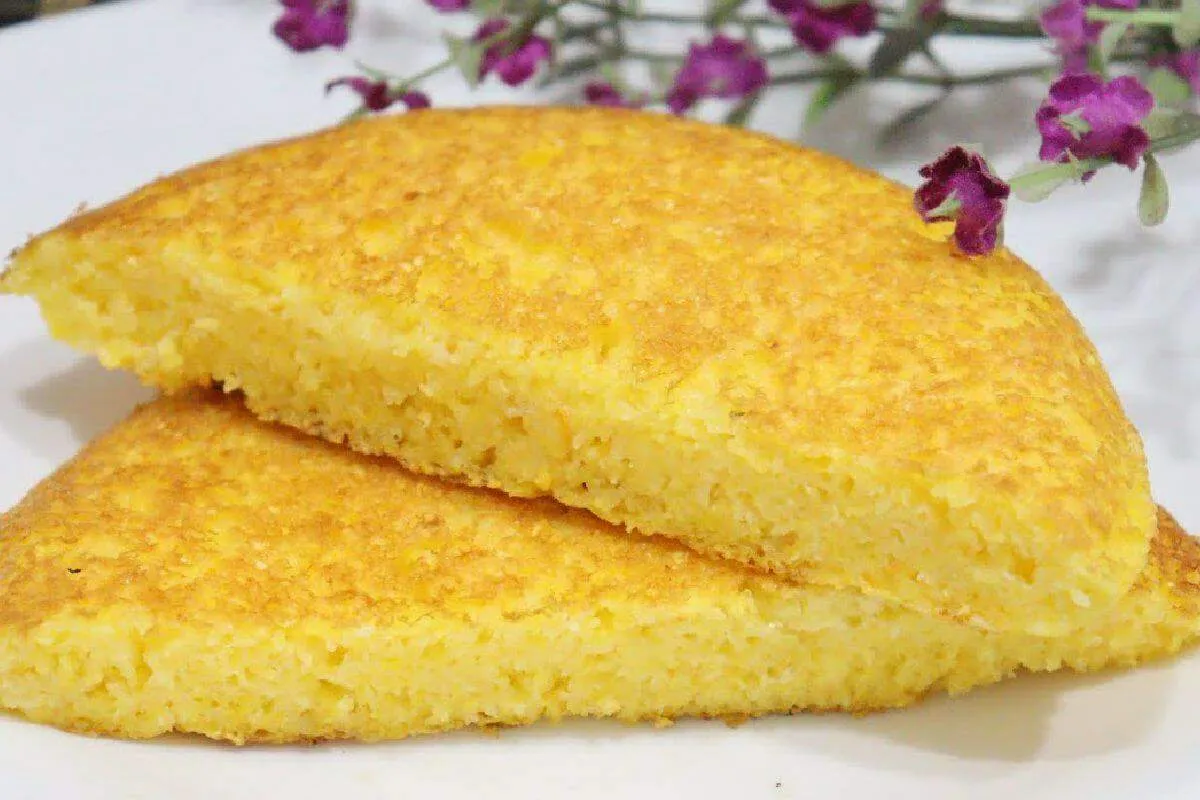 Pão de cuscuz feito na frigideira para substituir o pão fran