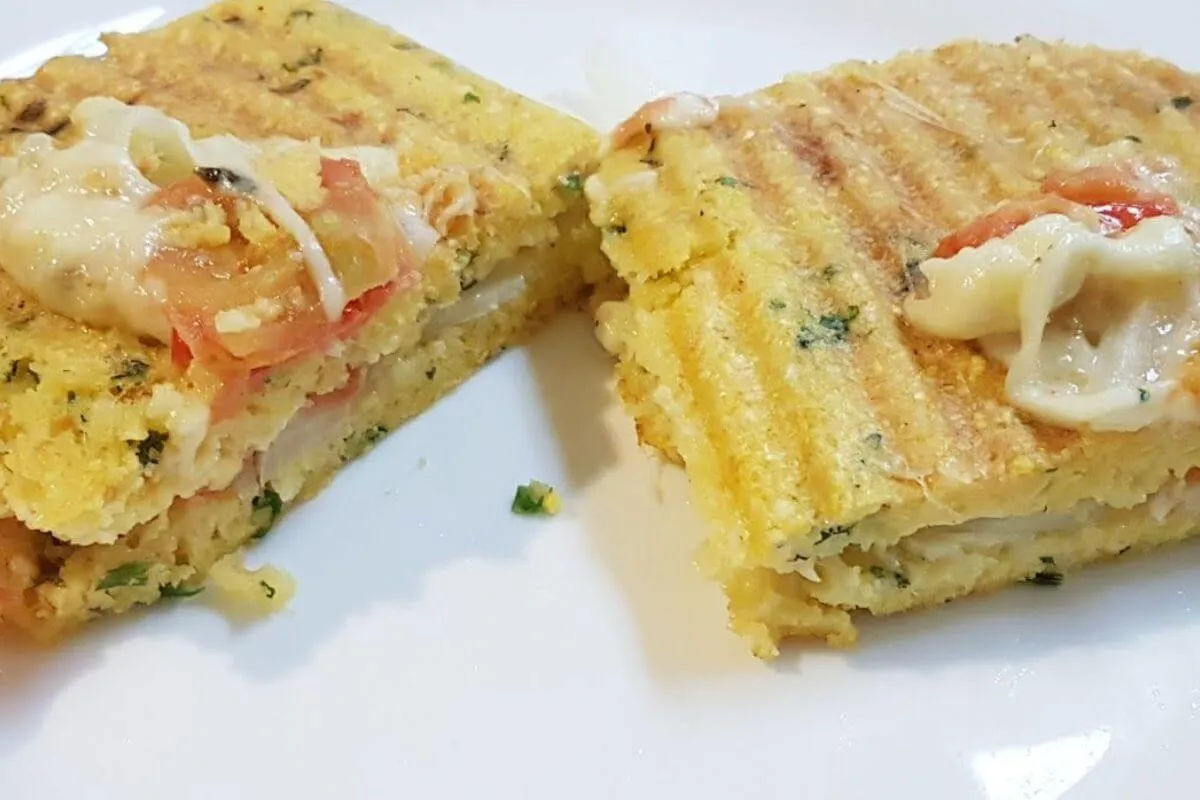 Pão de cuscuz recheado que fica muito saboroso e sua família