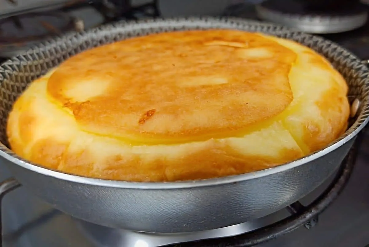 Pão de frigideira econômico e delicioso feito com apenas 1 o