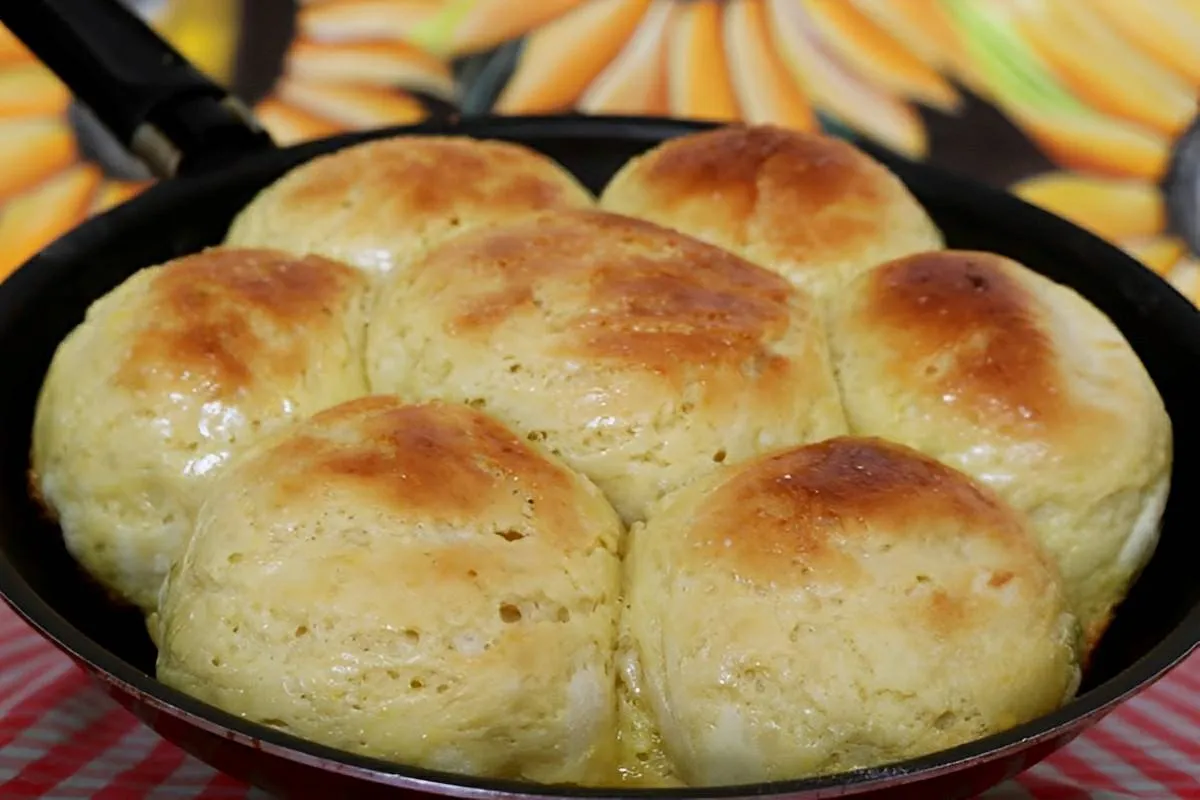 Pão de frigideira fica pronto bem rápido e é perfeito para o