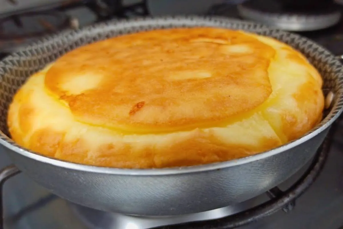 Pão de frigideira que eu fiz usando maisena e 1 ovo para o c