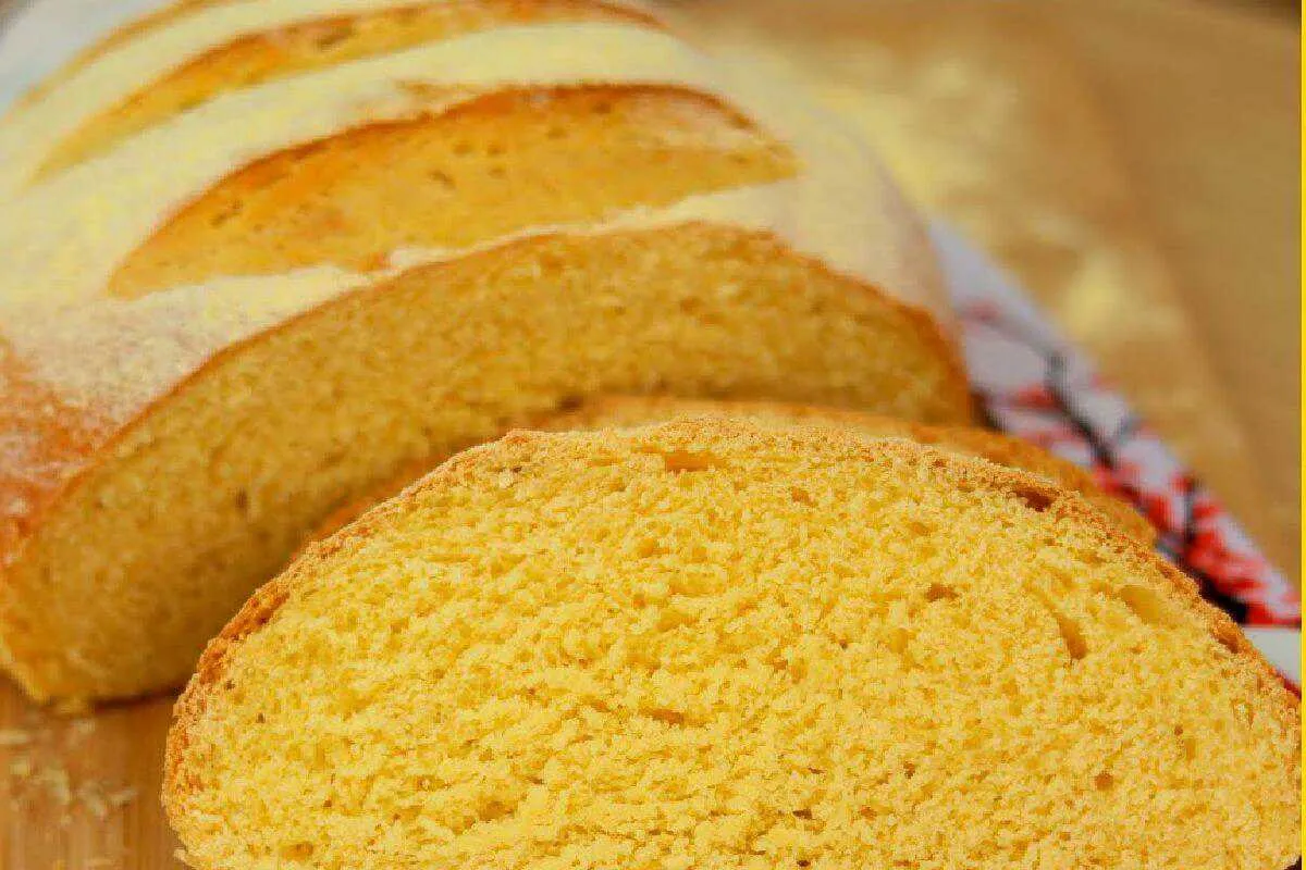 Pão de fubá perfeito para comer quentinho com aquela manteig