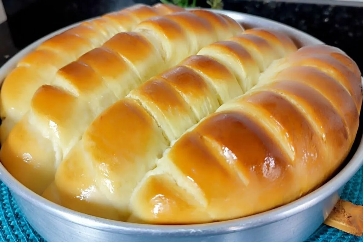 Pão de leite caseiro super macio, rende bastante e combina c