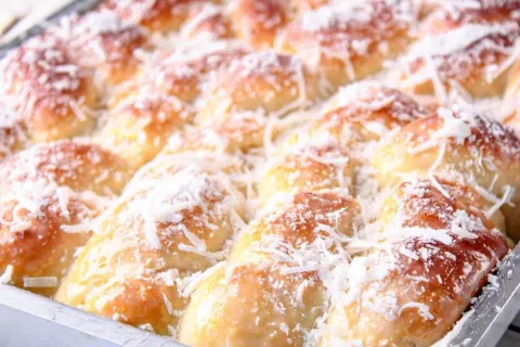 Pão de leite condensado super fofinho e doce na medida certa