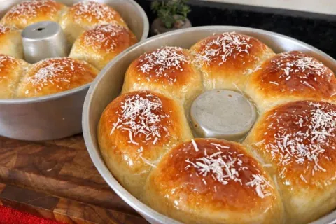 Pão de leite fofinho que fica parecendo uma nuvem de tão mac