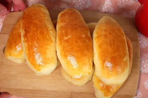 Pão de leite, que fica fofinho e macio, para tornar o café d