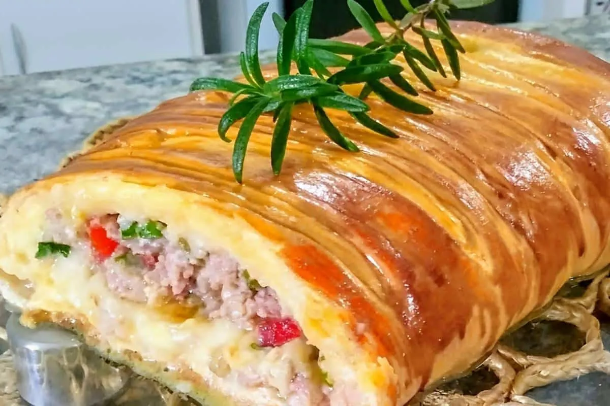 Pão de linguiça com recheio bem molhadinho e saboroso o melh
