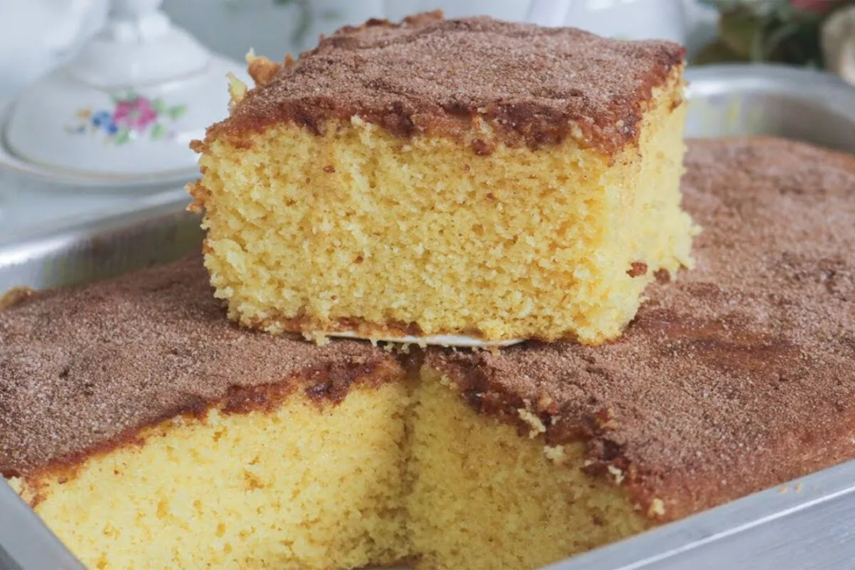 Pão de ló de fubá super fofinho e delicioso, com casquinha c