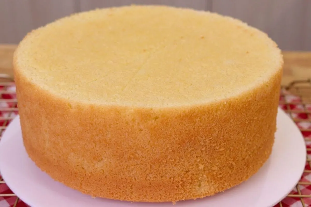 Pão de ló fofinho que não quebra: receita tradicional para r