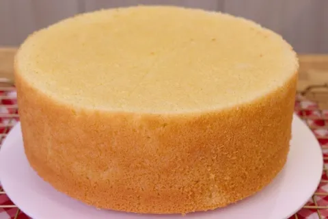 Pão de ló fofinho que não quebra: receita tradicional para r