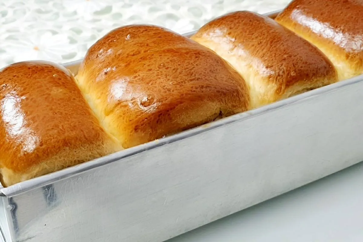 Pão de manteiga fofinho e delicioso perfeito para o seu lanc