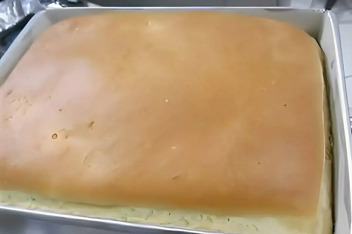 Pão de massa mole feito na forma de bolo basta misturar os i