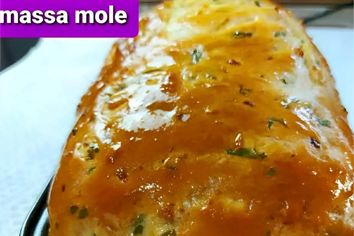 Pão de massa mole temperado fica muito fofinho e saboroso se