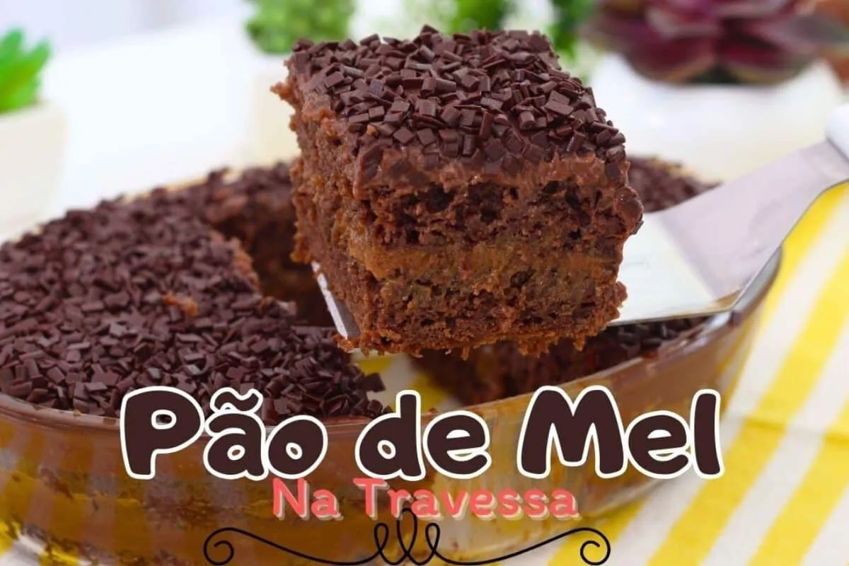 Pão de mel na travessa com massa super macia e todo mundo va