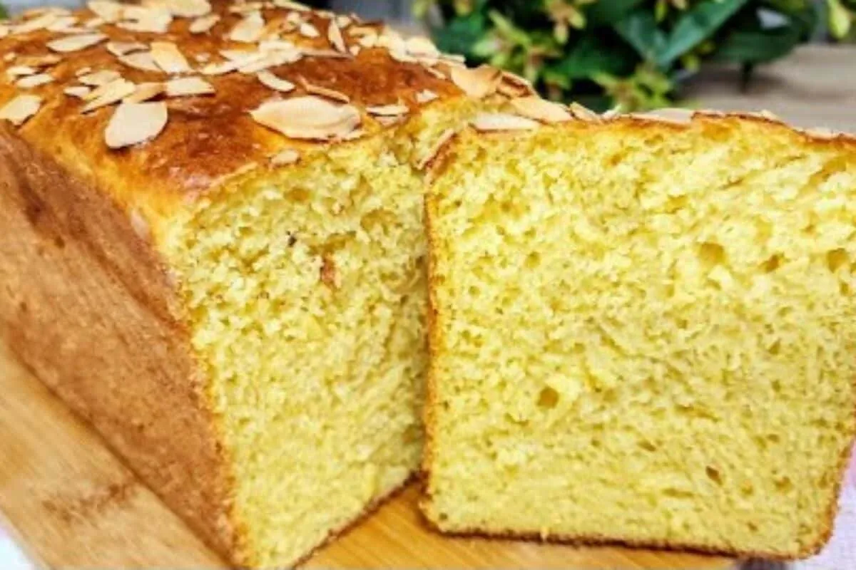 Pão de milho caseiro para comer quentinho com manteiga derre