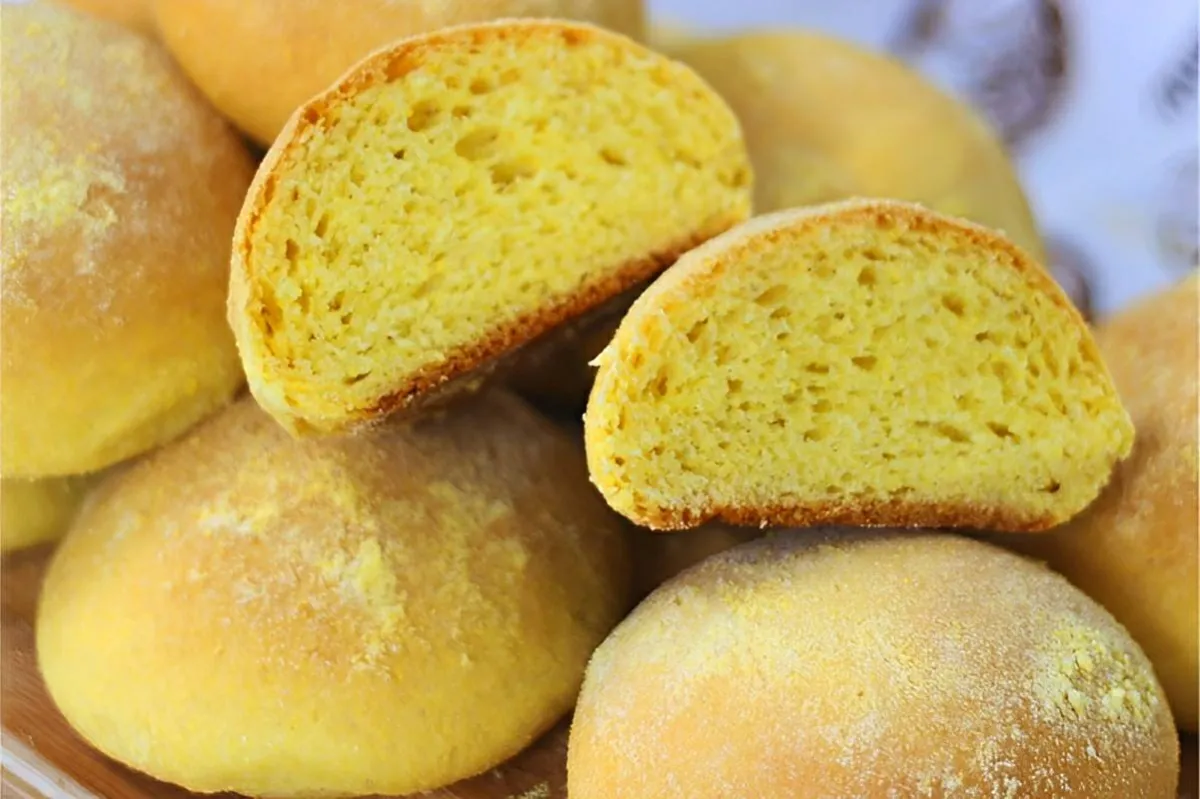 Pão de milho fácil e fresquinho feito com fubá ideal para o