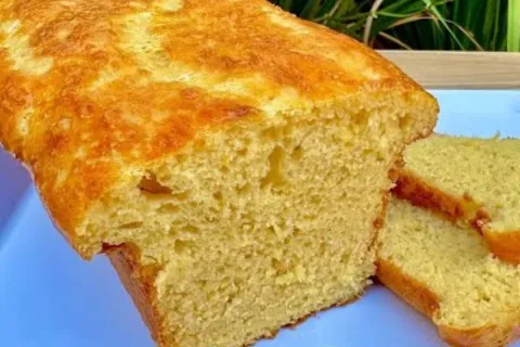 Pão de milho sem sovar que fica extremamente fofinho e macio