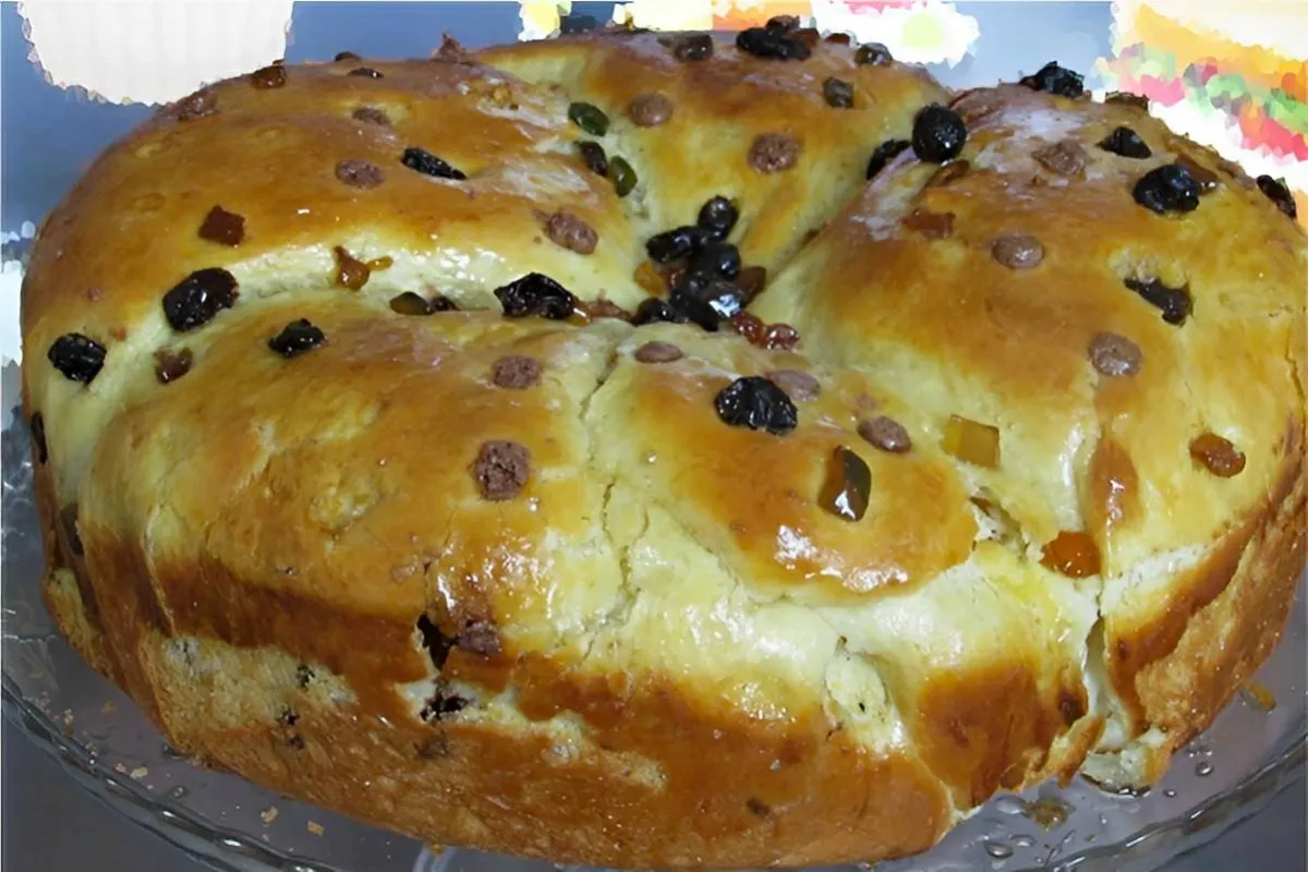 Pão de natal ou rosca natalina um pão doce caseiro com fruta