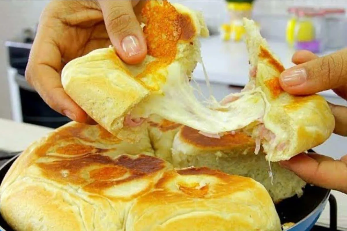 Pão de padaria sem sovar feito na frigideira fica maravilhos