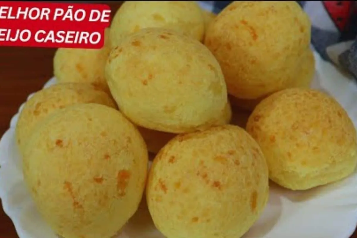 Pão de queijo crocante por fora, macio por dentro e que pode