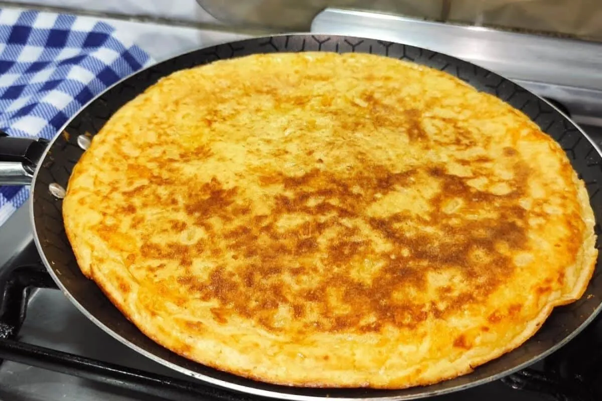 Pão de queijo de frigideira delicioso e que fica pronto em p