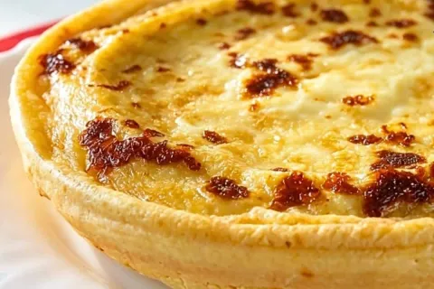 Pão de queijo de frigideira fácil, pronto em dez minutinhos,