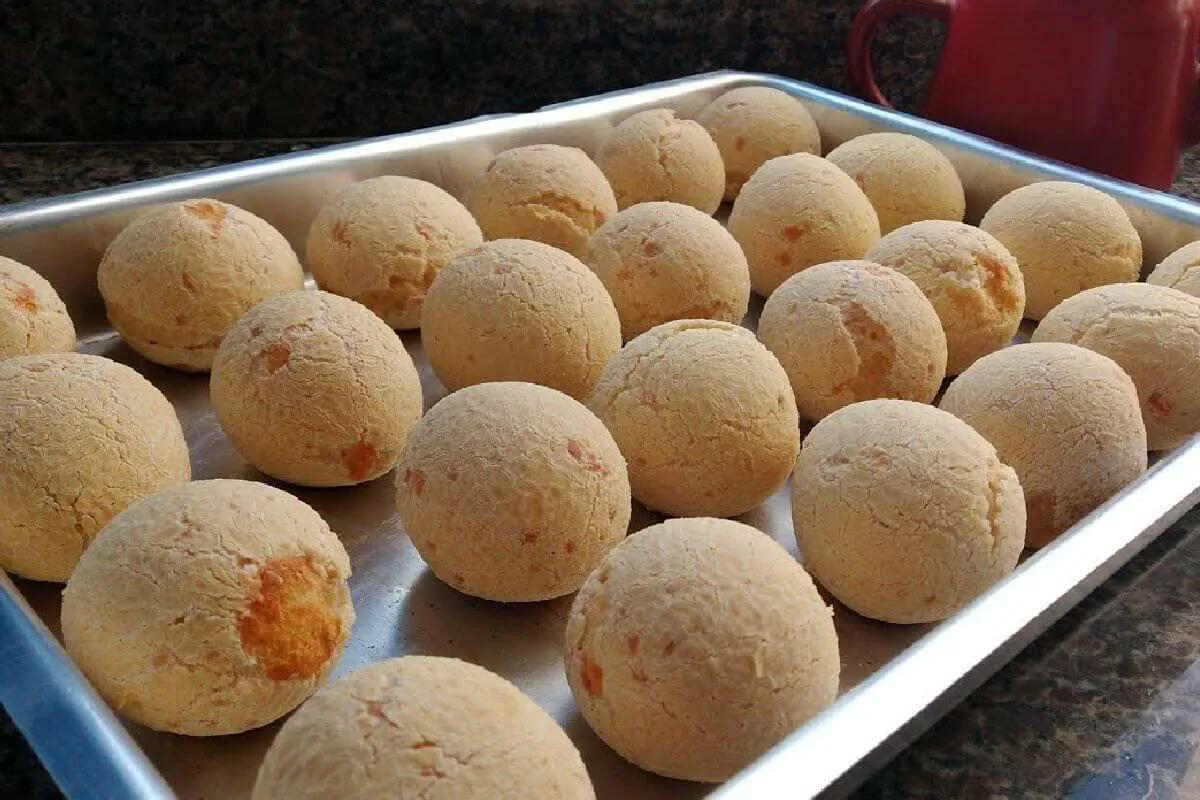 Pão de queijo perfeito para a hora do café que não murcha de