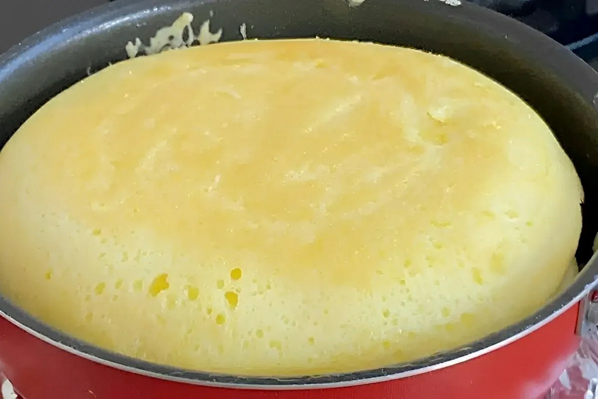 Pão de tapioca de frigideira delicioso fácil de fazer e fica