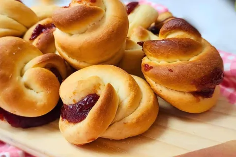 Pão doce caracol recheado com goiabada que vai ser a alegria