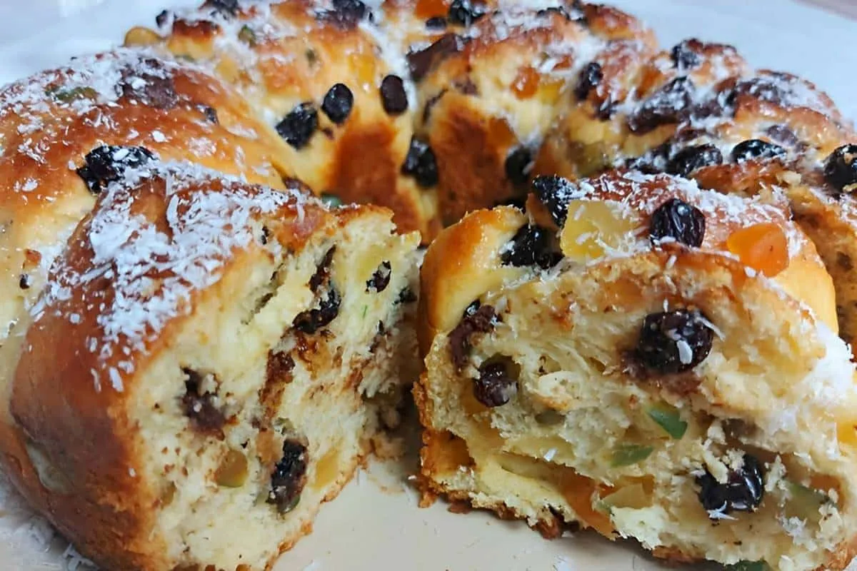 Pão doce de chocolate de liquidificador não precisa sovar e